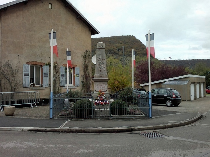 [Le monument aux morts de Deluz]
